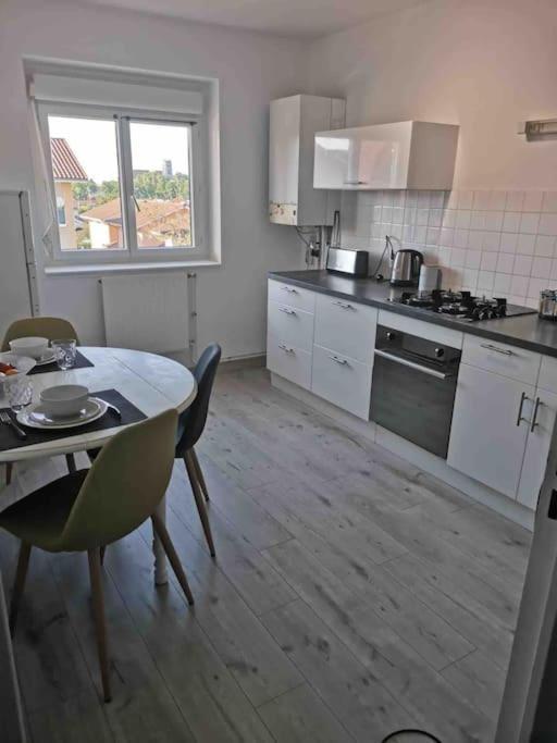 Charmant Appartement Au Calme Bourg-en-Bresse Ngoại thất bức ảnh